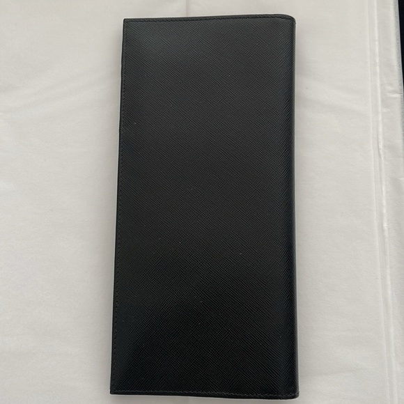 PRADA black Saffiano Leather Bifold wallet card holder passport holder? - Picture 3 of 10